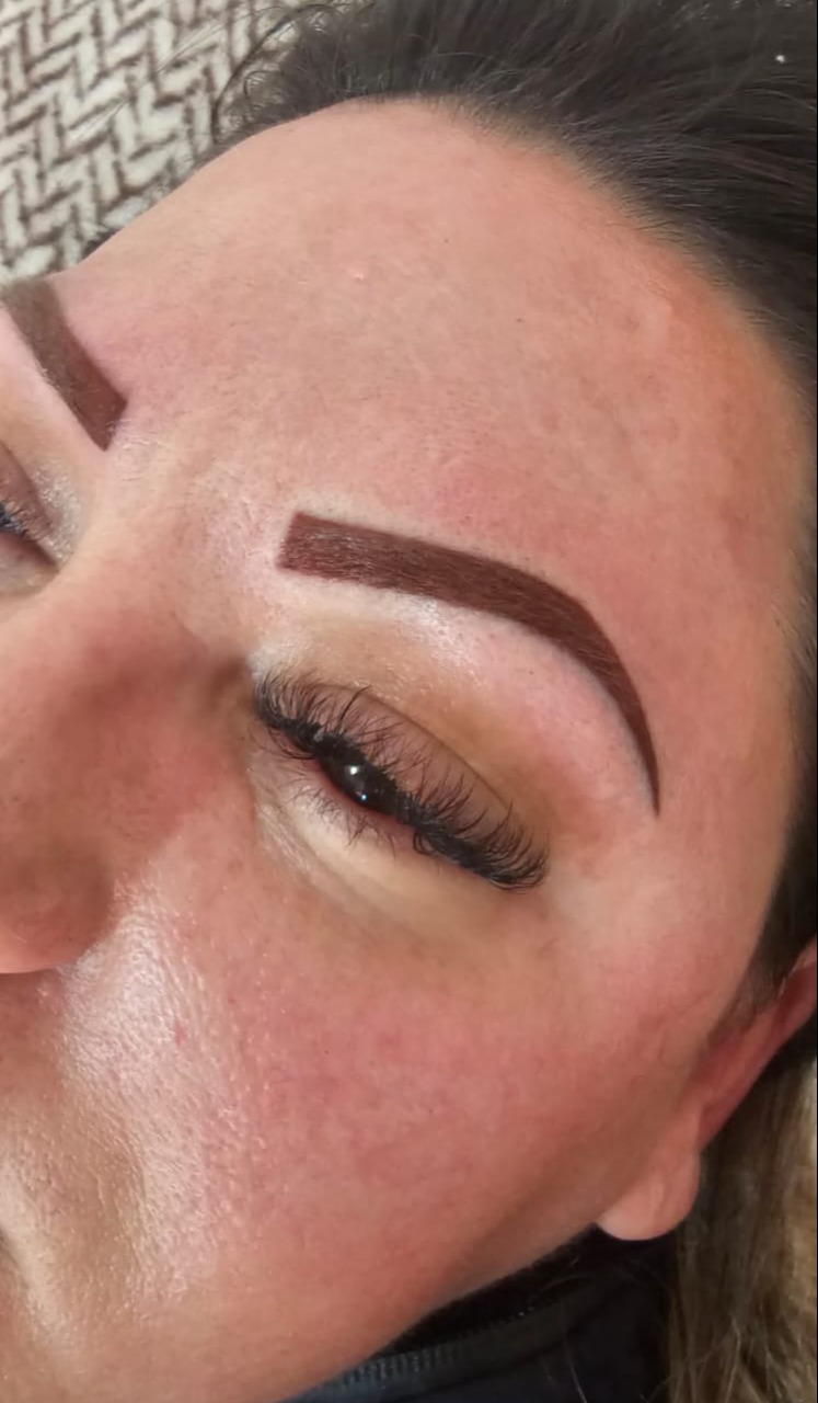 Corrija falhas e desbotamento de micropigmentação antiga nos lábios, olhos ou sobrancelhas com a Divas da Micro Curitiba