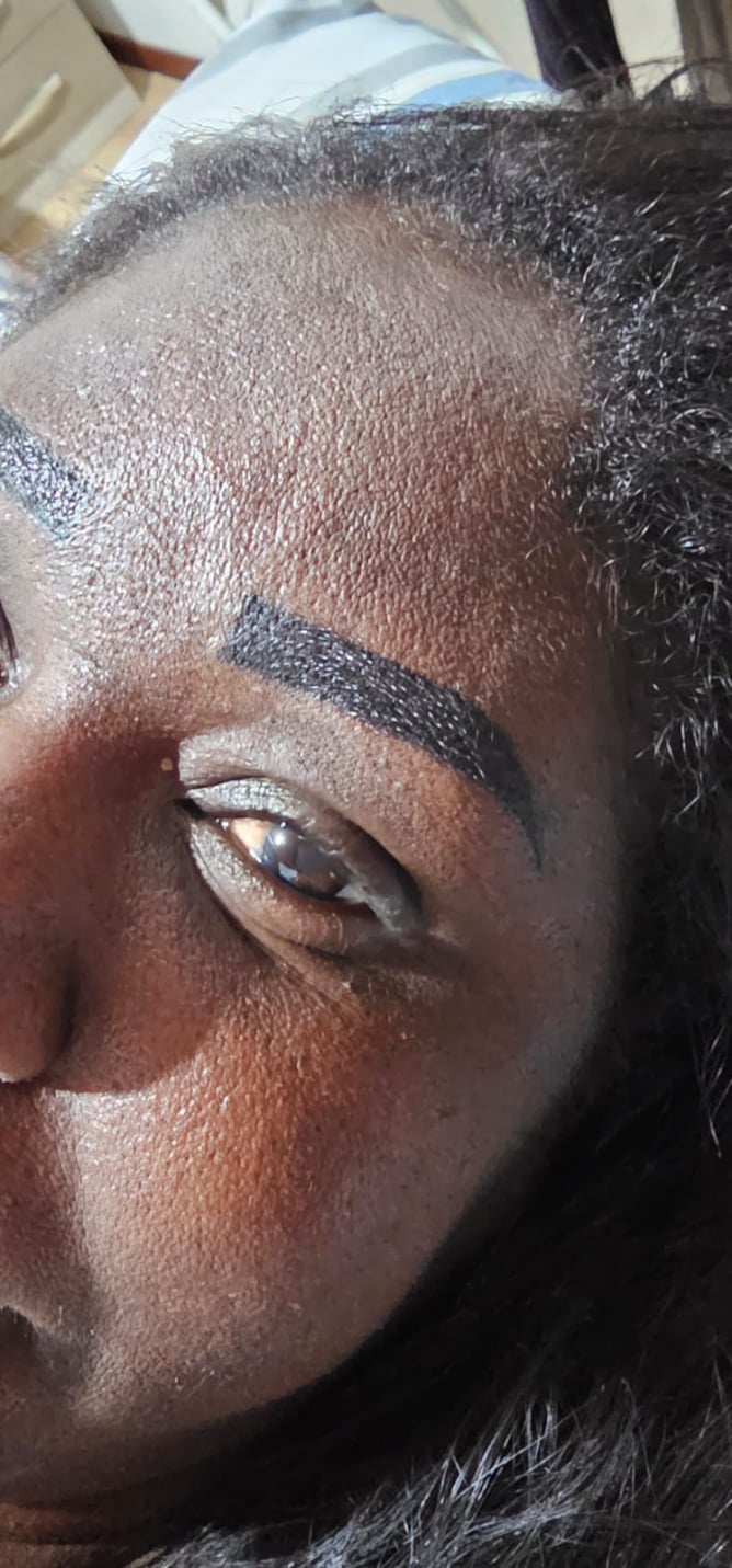 Pele Negra Revitalização de Microblading em Curitiba – Divas da Micro